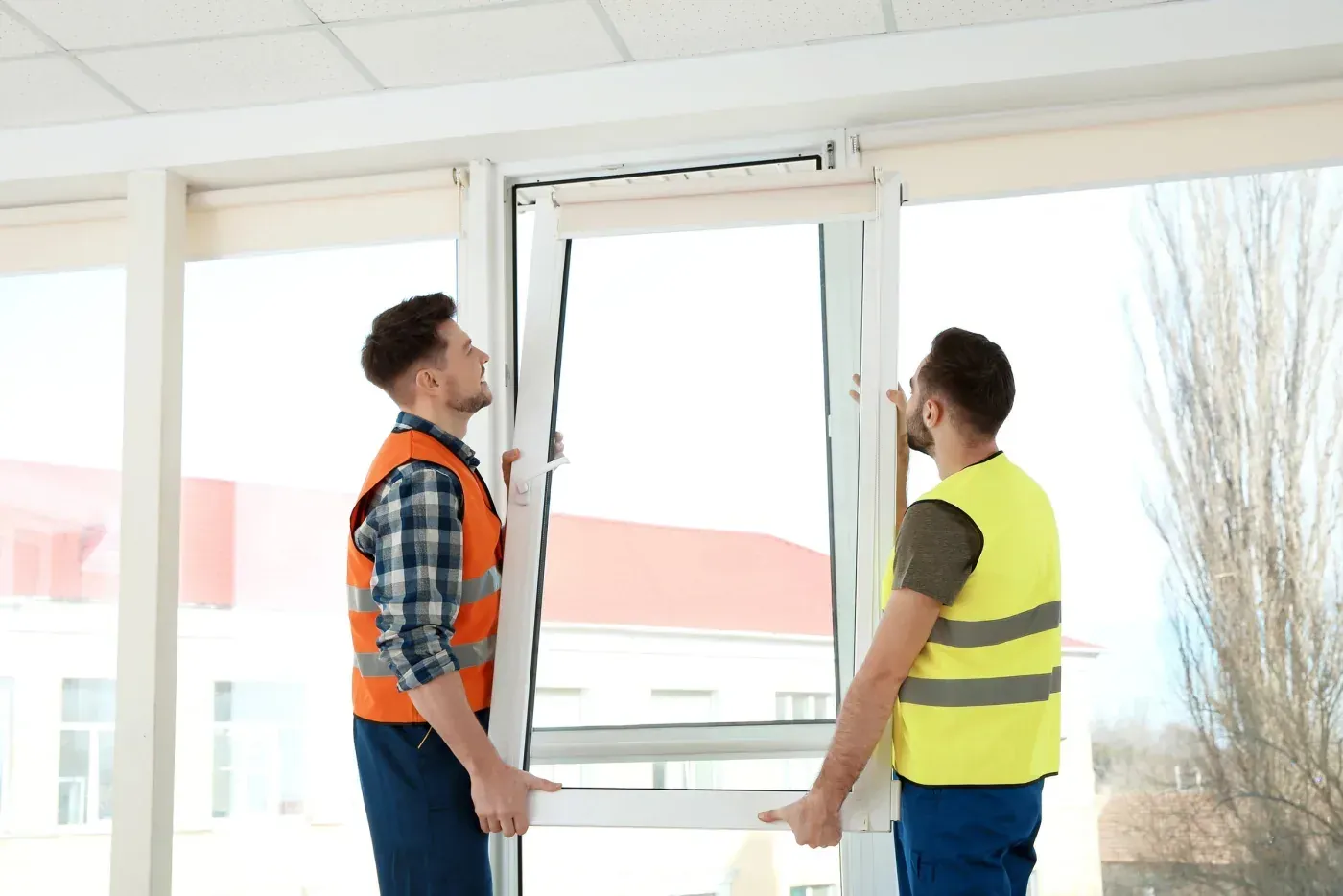 Pose d'un double vitrage isolant dans une fenêtre à Massy